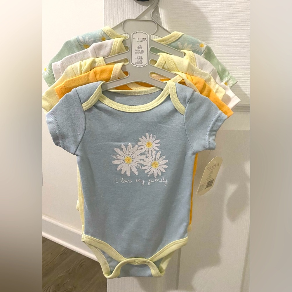 Newborn body suits 0-3 month and 3-6 month